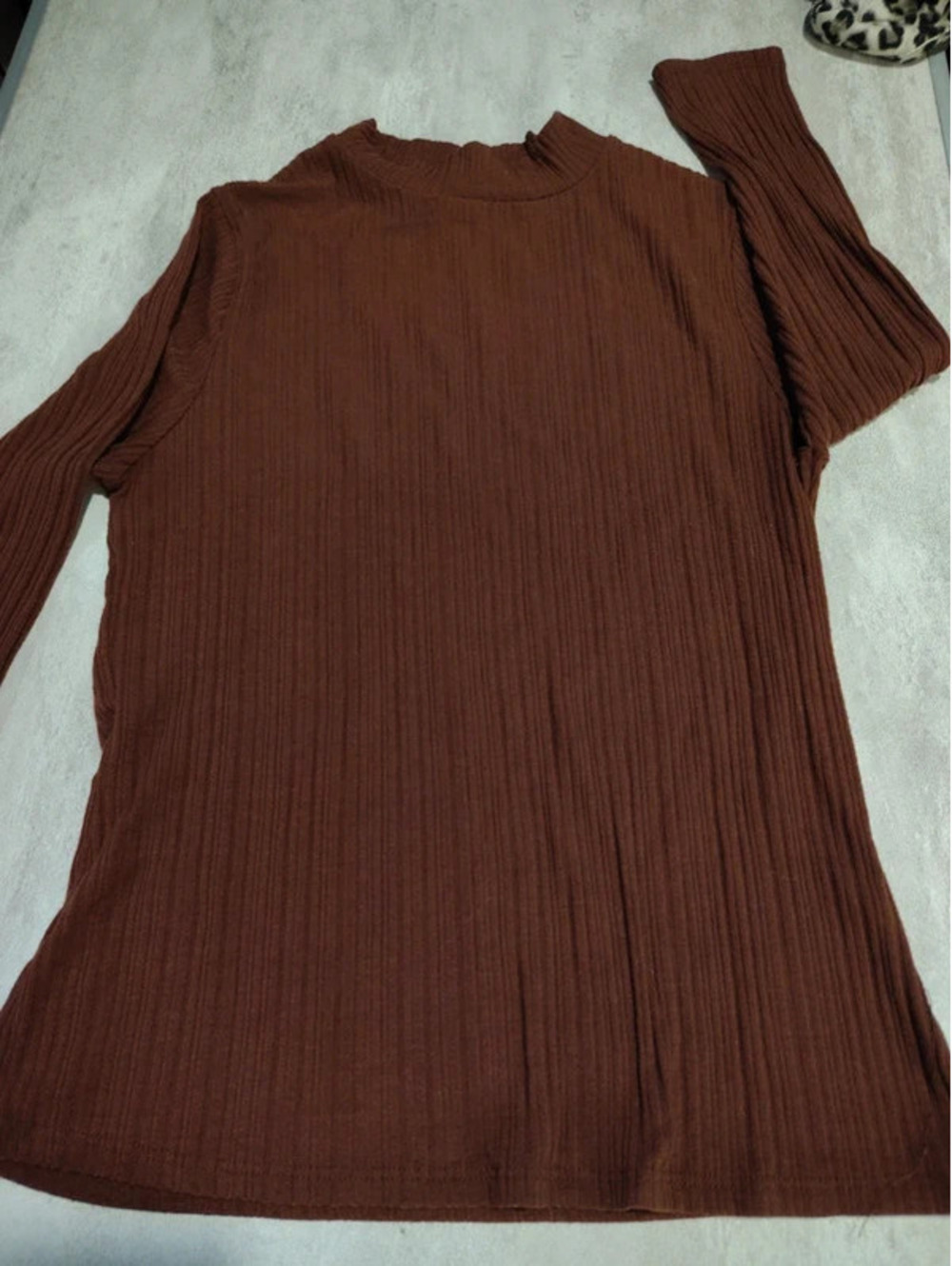 W5 Brown ribbed turtleneck size Medium Women's